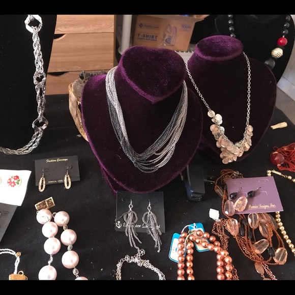 100 pieces of jewelry all quality made in USA new - Picture 1 of 8